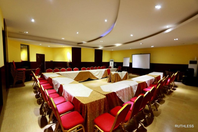 airport golden tulip hotel