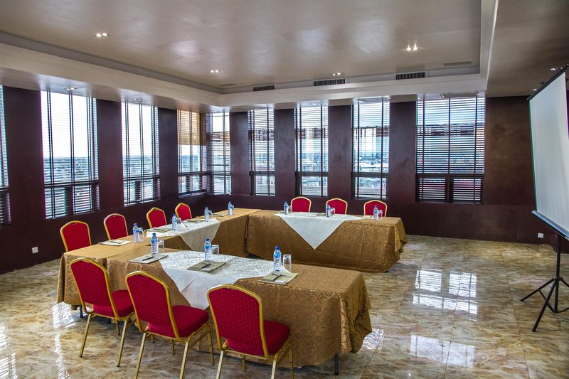 airport golden tulip hotel
