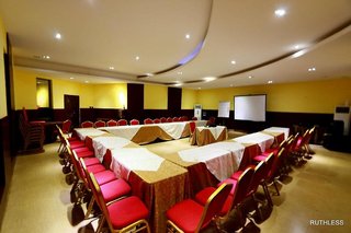airport golden tulip hotel