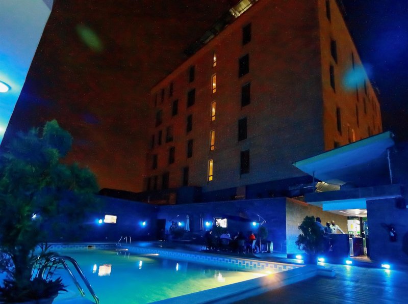 airport golden tulip hotel