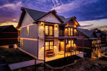 cozy cub luxury cabin pigeon forge