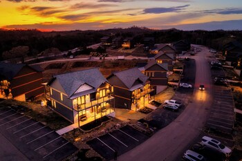 cozy cub luxury cabin pigeon forge