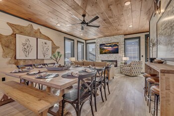 cozy cub luxury cabin pigeon forge