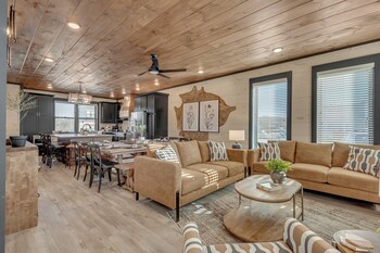 cozy cub luxury cabin pigeon forge
