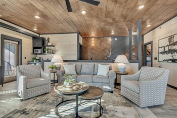 cozy cub luxury cabin pigeon forge