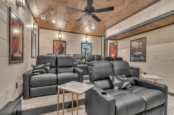 cozy cub luxury cabin pigeon forge