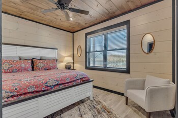 cozy cub luxury cabin pigeon forge