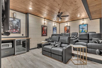 cozy cub luxury cabin pigeon forge