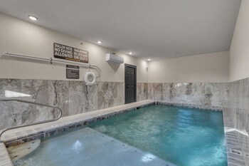Cozy Cub Luxury Cabin Pigeon Forge,,3 star