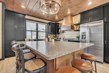 cozy cub luxury cabin pigeon forge
