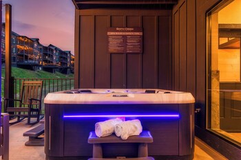 cozy cub luxury cabin pigeon forge