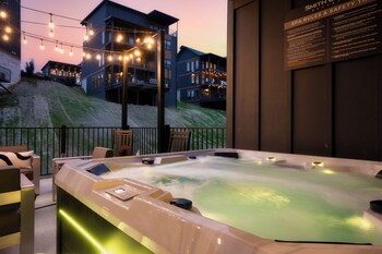 cozy cub luxury cabin pigeon forge
