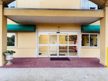 budget host inn stafford houston
