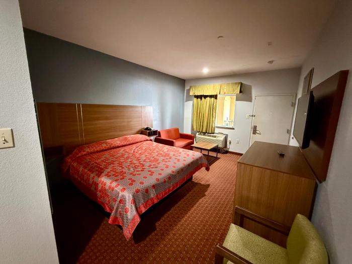 budget host inn stafford houston