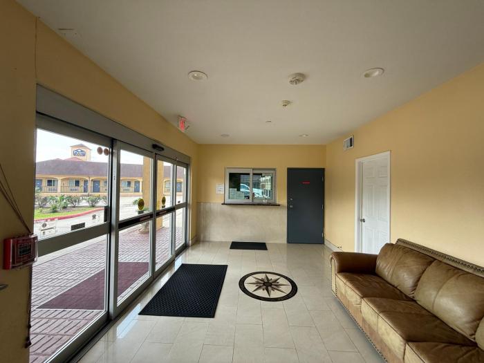 budget host inn stafford houston