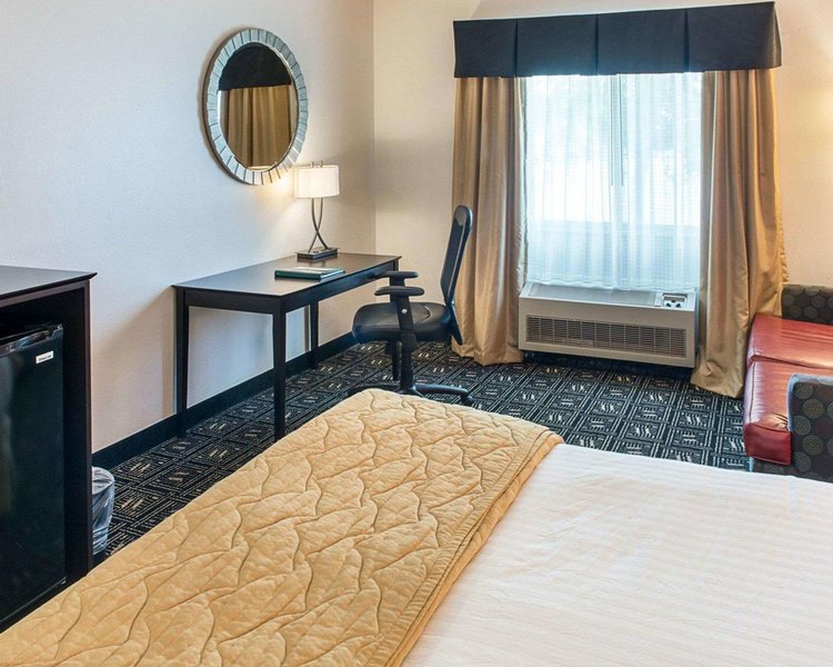 quality inn in the business district