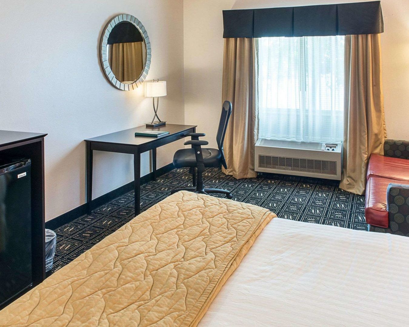 quality inn in the business district