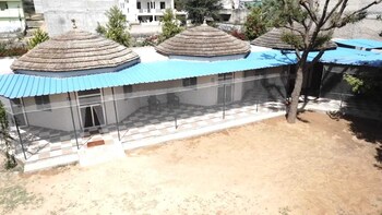 shyam luxurious huts and guest house