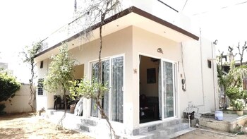 shyam luxurious huts and guest house