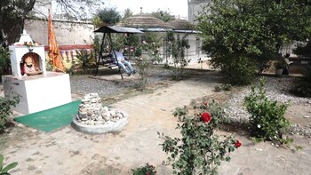 shyam luxurious huts and guest house
