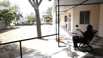 shyam luxurious huts and guest house