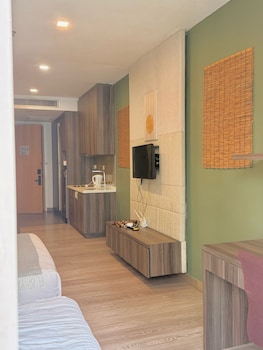 crystal suites at ramada hotel