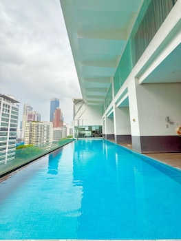 crystal suites at ramada hotel
