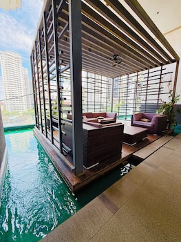 Crystal Suites At Ramada Hotel,,5 star
