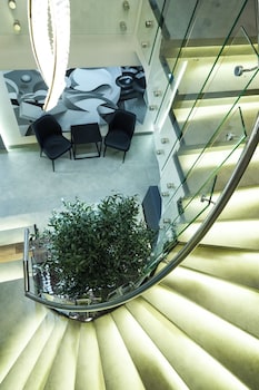 roya downtown boutique hotel