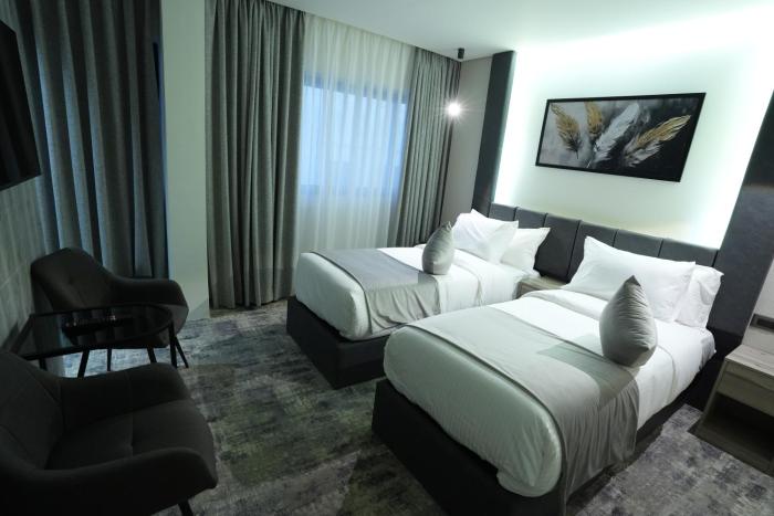 roya downtown boutique hotel