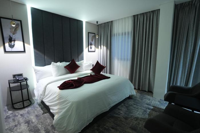 roya downtown boutique hotel
