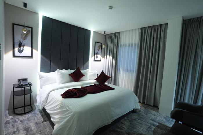 roya downtown boutique hotel