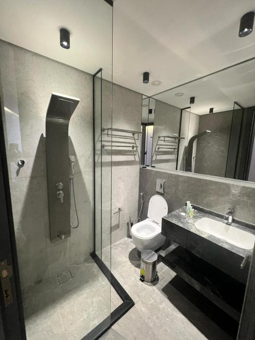 roya downtown boutique hotel