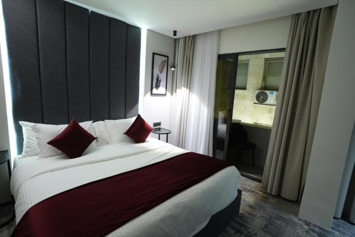 roya downtown boutique hotel
