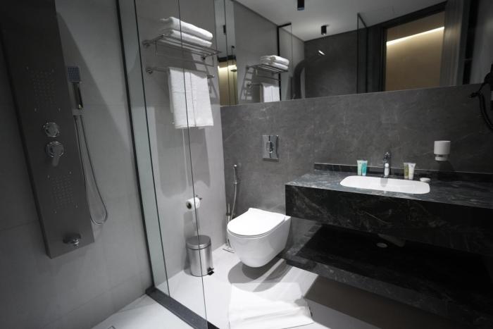 roya downtown boutique hotel