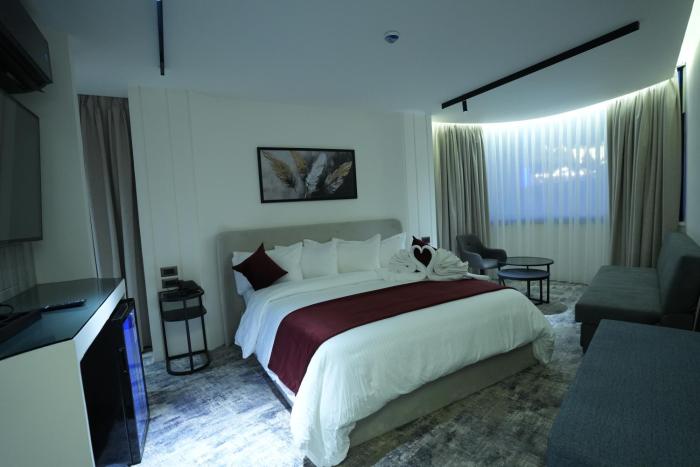 roya downtown boutique hotel