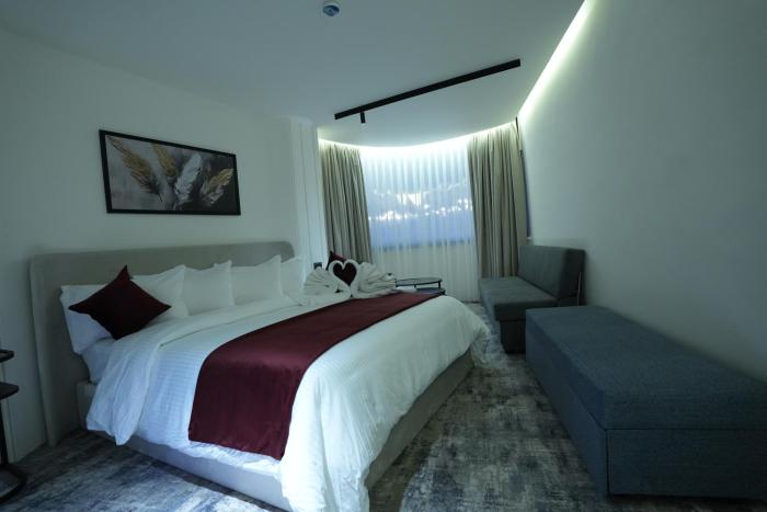 roya downtown boutique hotel