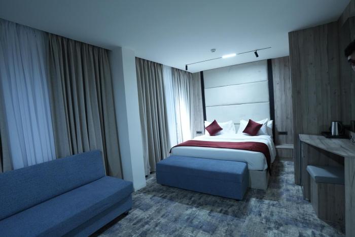 roya downtown boutique hotel