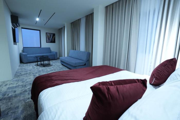 roya downtown boutique hotel