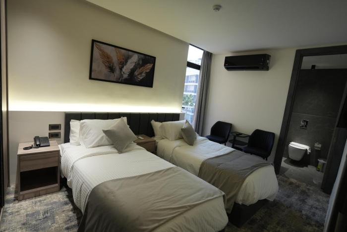 roya downtown boutique hotel