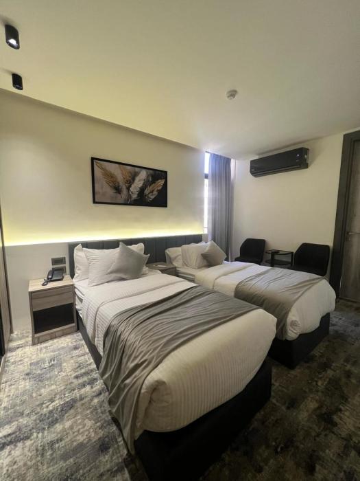 roya downtown boutique hotel