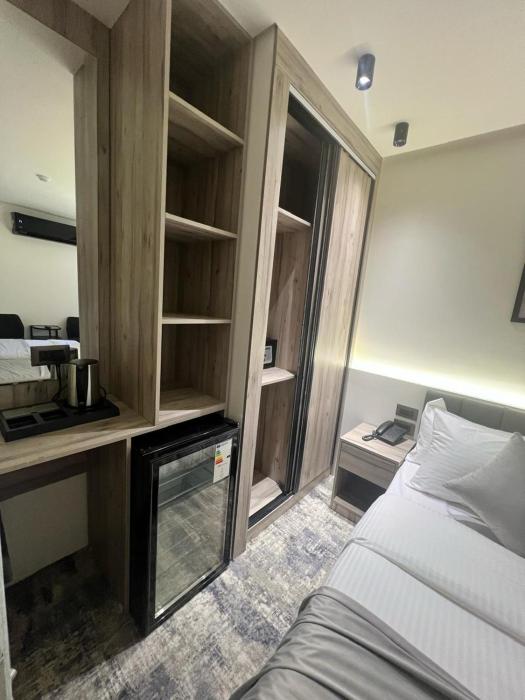 roya downtown boutique hotel