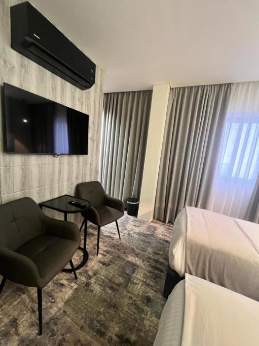 roya downtown boutique hotel