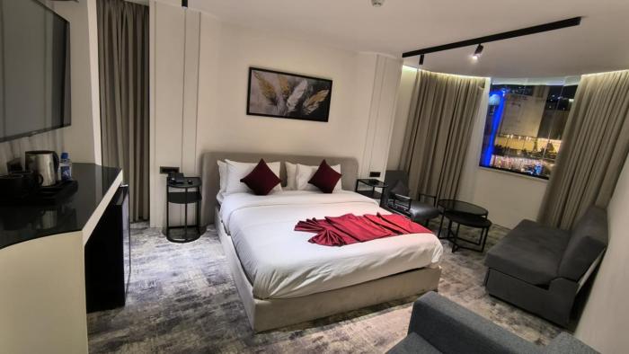 roya downtown boutique hotel