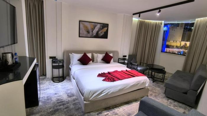 roya downtown boutique hotel