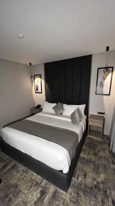 roya downtown boutique hotel