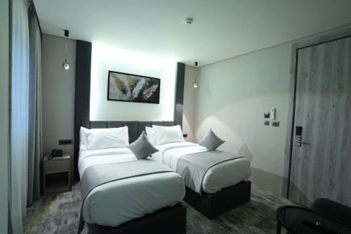 roya downtown boutique hotel