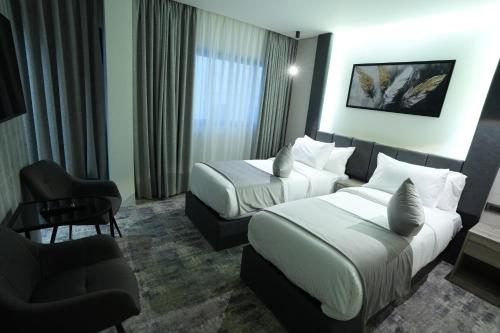 roya downtown boutique hotel