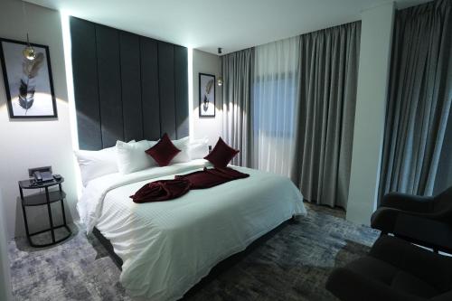 roya downtown boutique hotel
