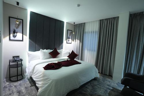 roya downtown boutique hotel